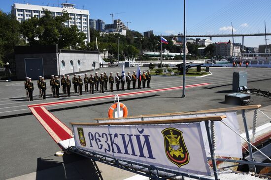 Церемония приема корвета "Резкий" в состав ТОФ 