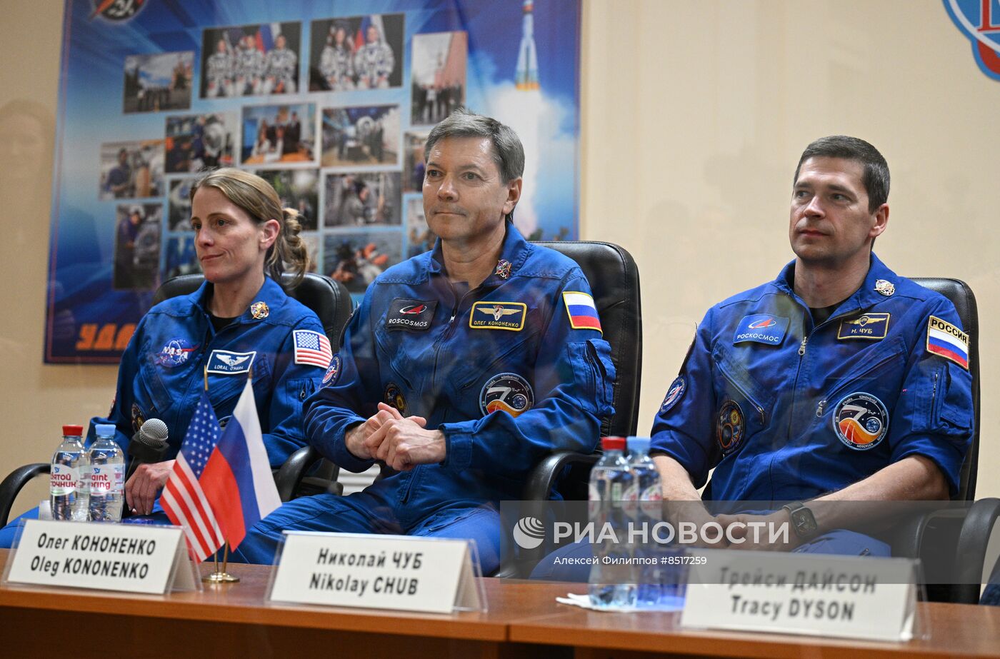 Предстартовая пресс-конференция экипажа корабля "Союз МС-24" на Байконуре 