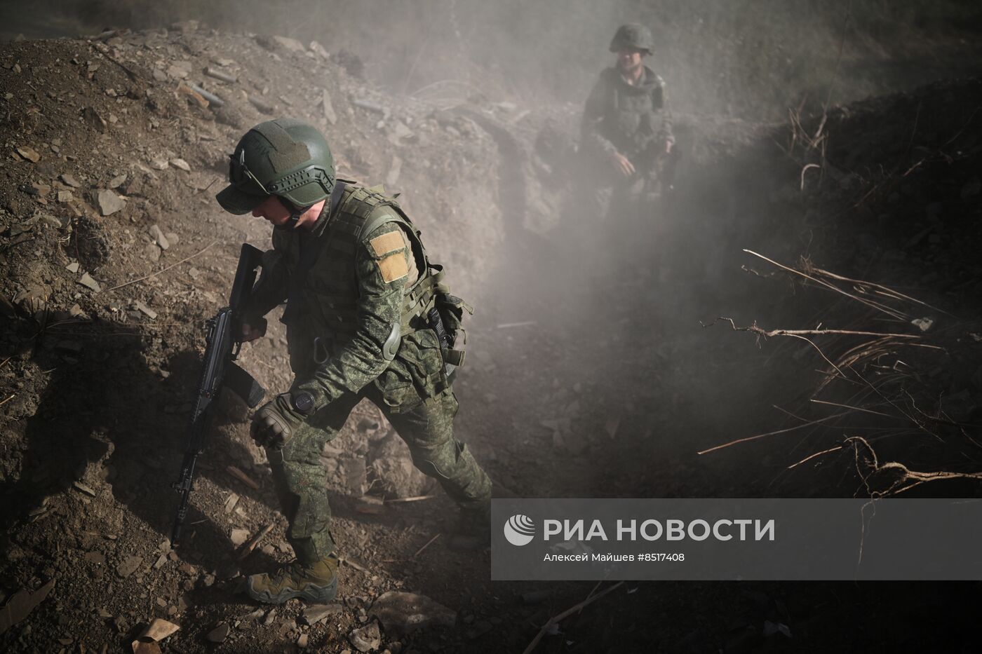 Занятия по тактико-огневой подготовке новобранцев в ЛНР