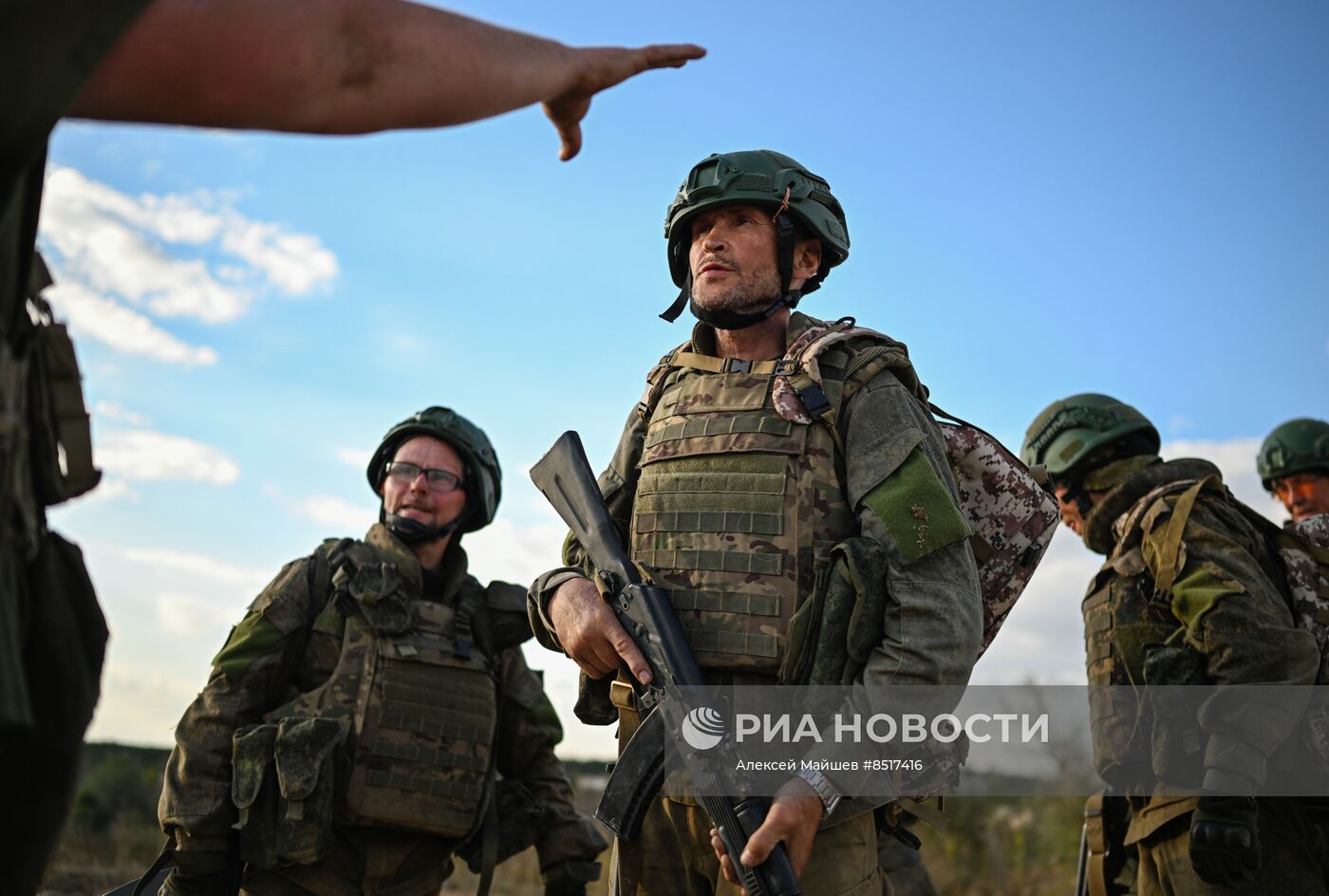 Занятия по тактико-огневой подготовке новобранцев в ЛНР