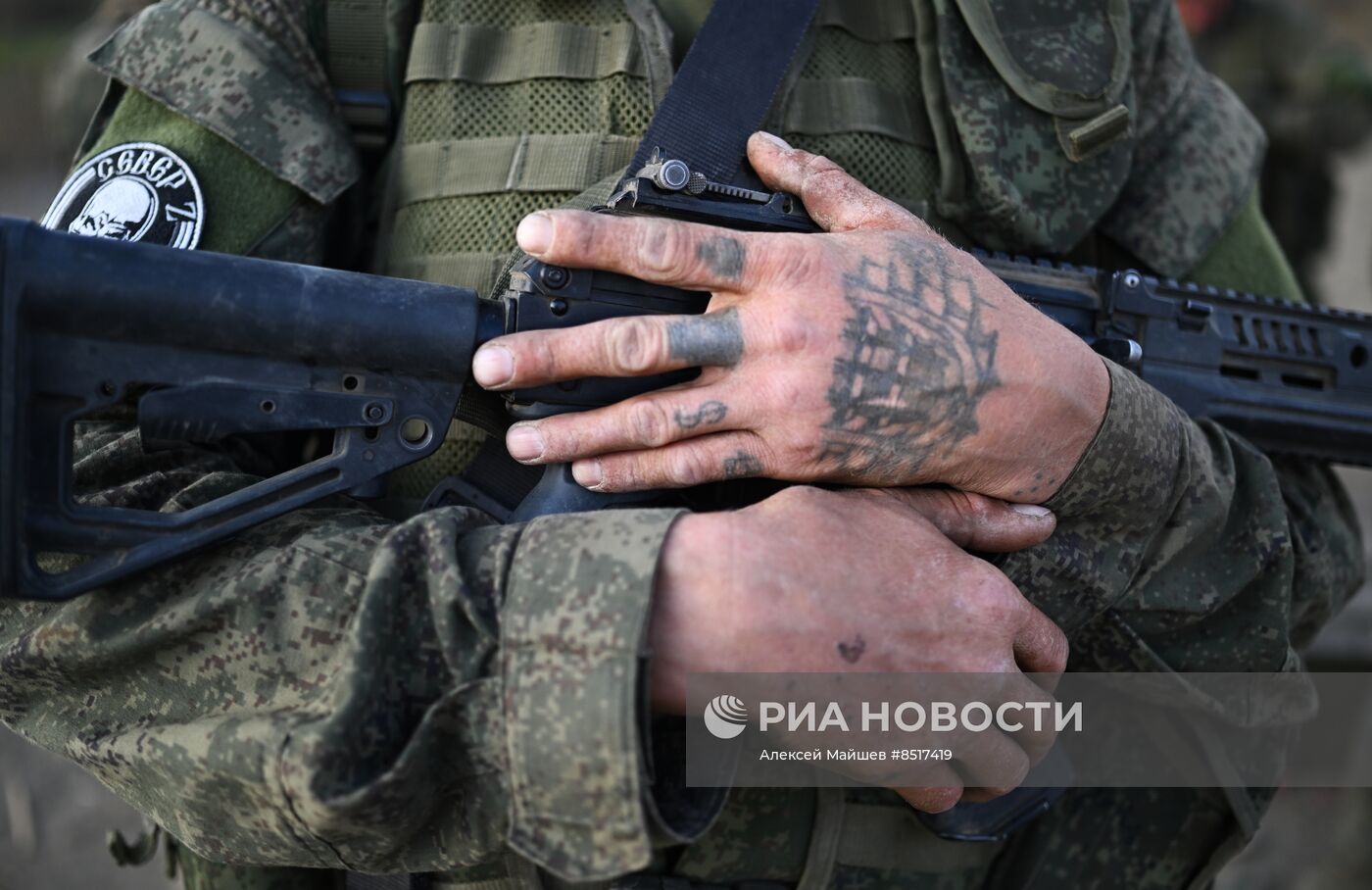 Занятия по тактико-огневой подготовке новобранцев в ЛНР