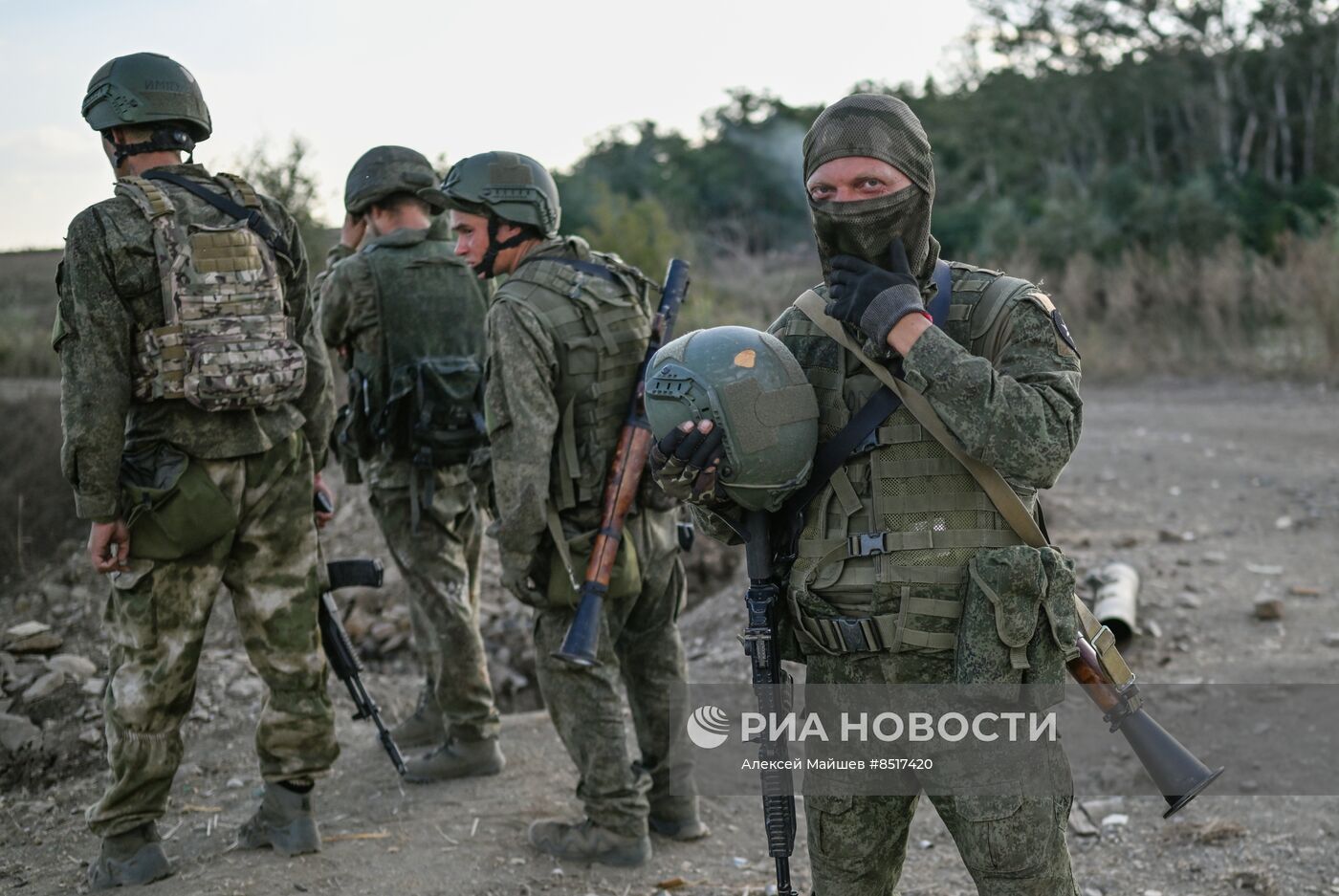 Занятия по тактико-огневой подготовке новобранцев в ЛНР