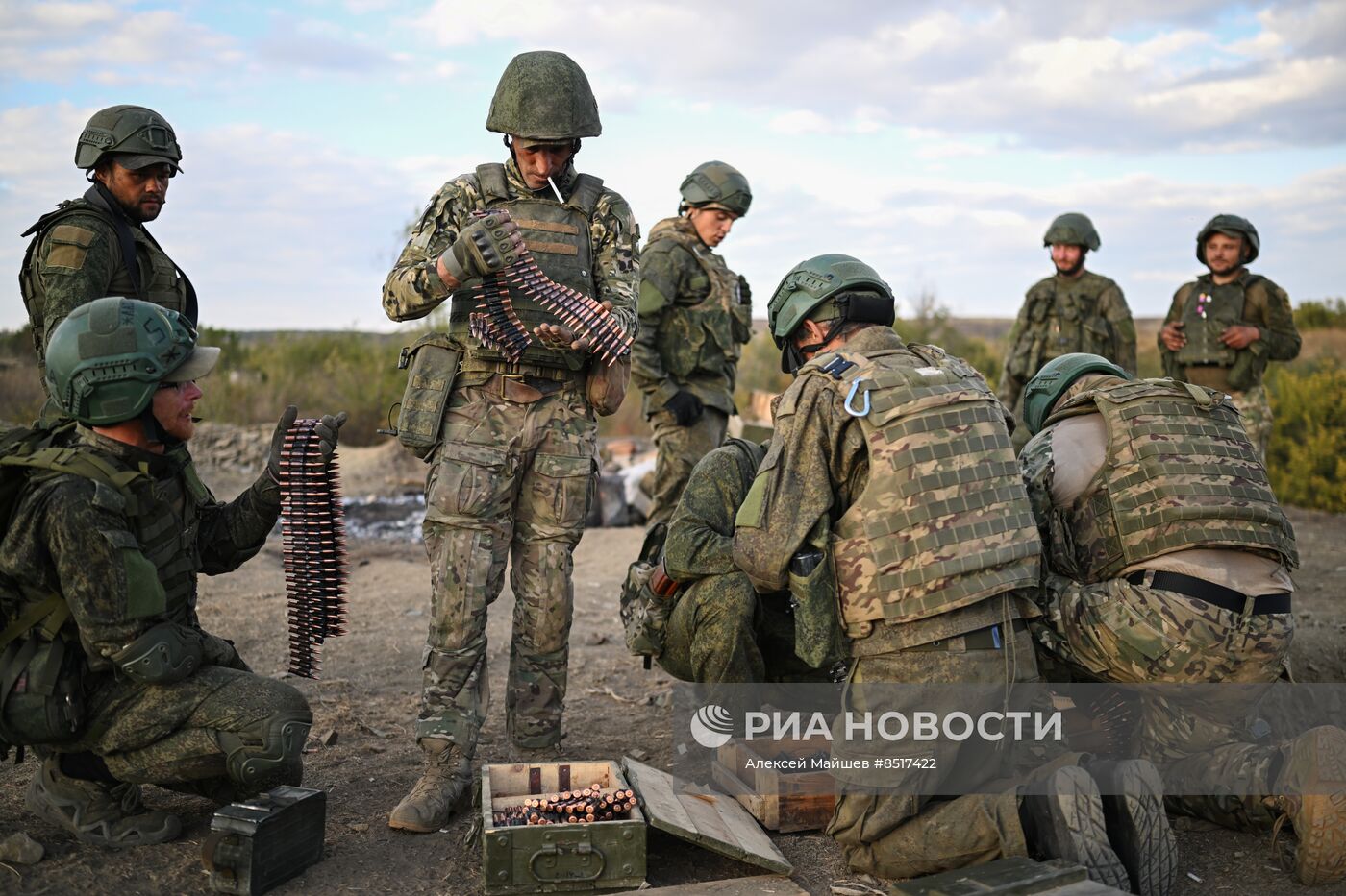 Занятия по тактико-огневой подготовке новобранцев в ЛНР