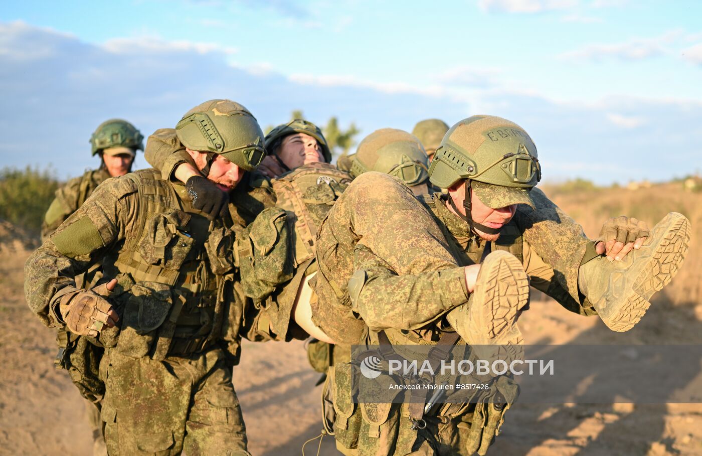 Занятия по тактико-огневой подготовке новобранцев в ЛНР