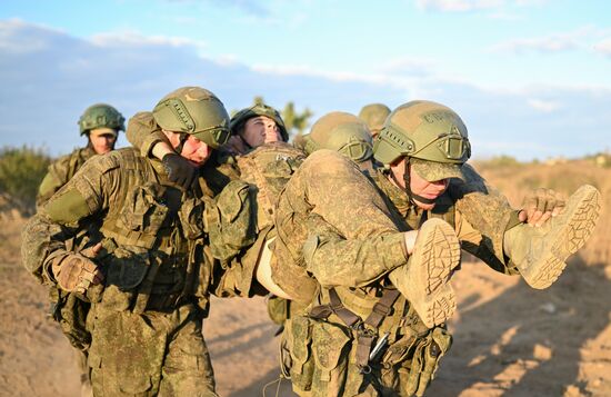 Занятия по тактико-огневой подготовке новобранцев в ЛНР