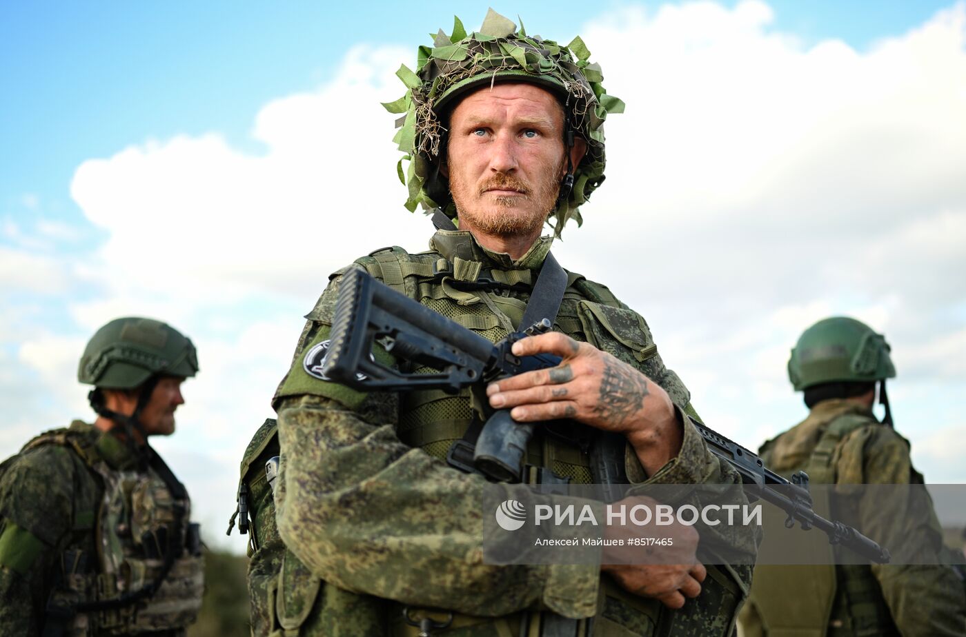 Занятия по тактико-огневой подготовке новобранцев в ЛНР