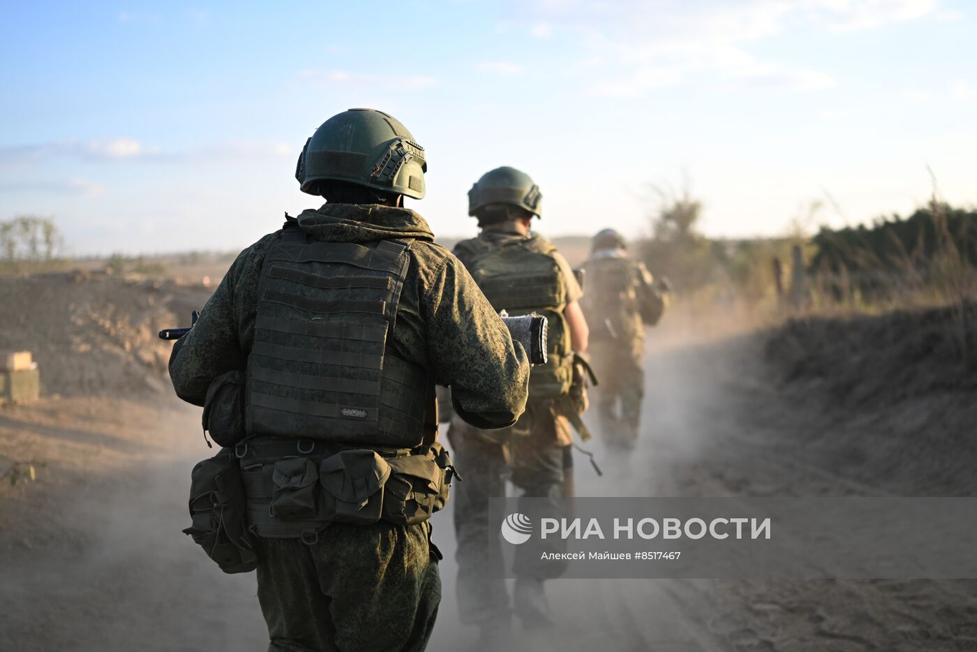 Занятия по тактико-огневой подготовке новобранцев в ЛНР