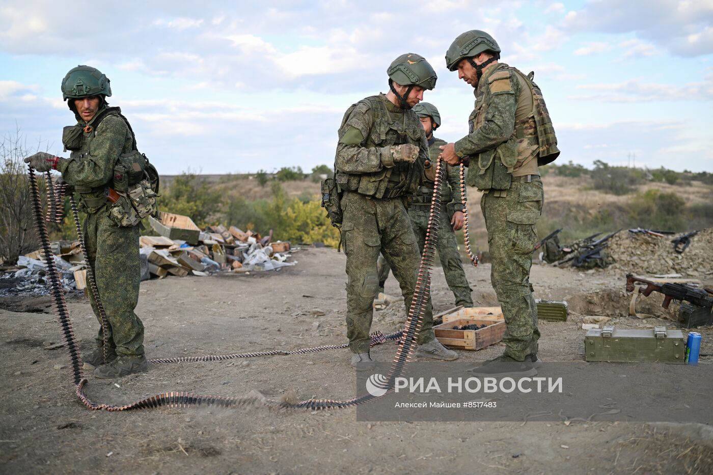 Занятия по тактико-огневой подготовке новобранцев в ЛНР