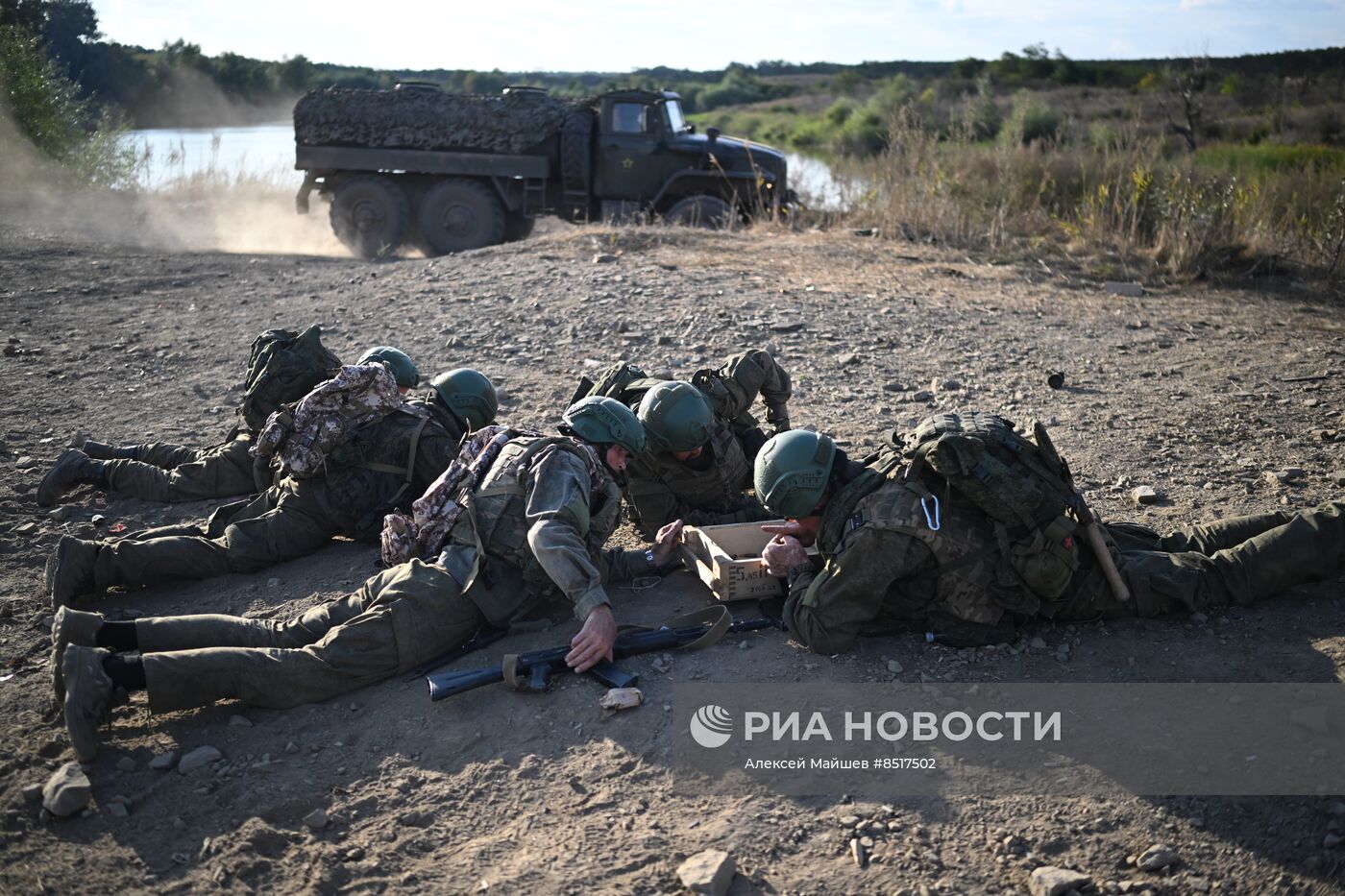 Занятия по тактико-огневой подготовке новобранцев в ЛНР