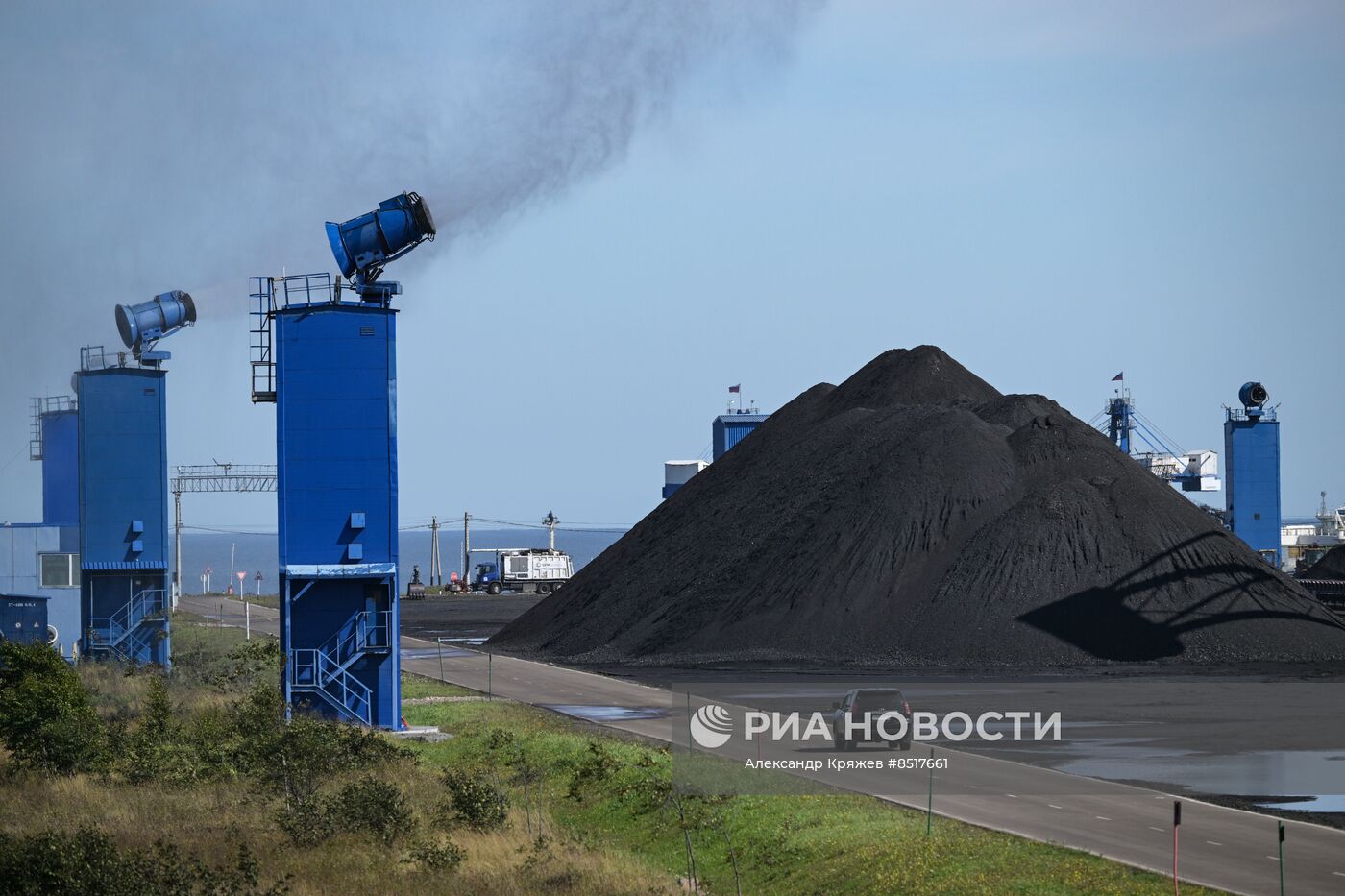 Угольный терминал компании "Дальтрансуголь" в порту Ванино