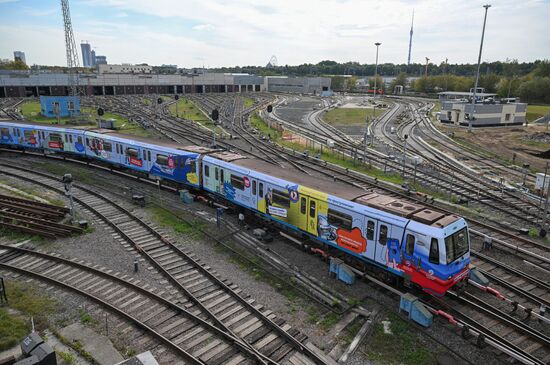 Брендированный поезд МЧС в московском метро