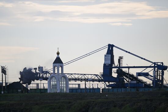 Угольный терминал компании "Дальтрансуголь" в порту Ванино