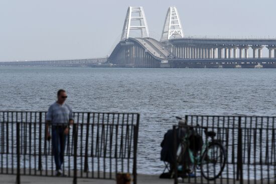 Левую часть Крымского моста открыли для проезда