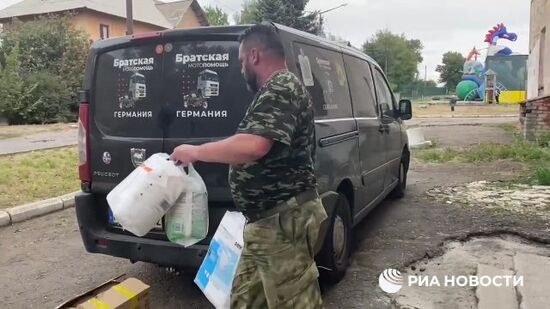 Волонтер из Германии доставил гуманитарную помощь для школы на территории ДНР