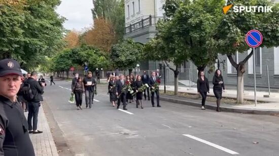 На церемонию прощания со  Снегуром прибыли Майя Санду, Игорь Гросу и Дорин Речан