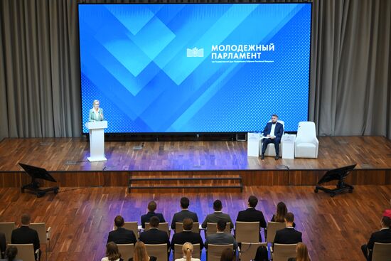 Семинары по случаю первого заседания Молодежного парламента при Госдуме РФ