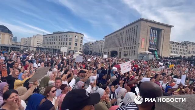 Порядка 1500 демонстрантов вышли на акцию в центре Брюсселя