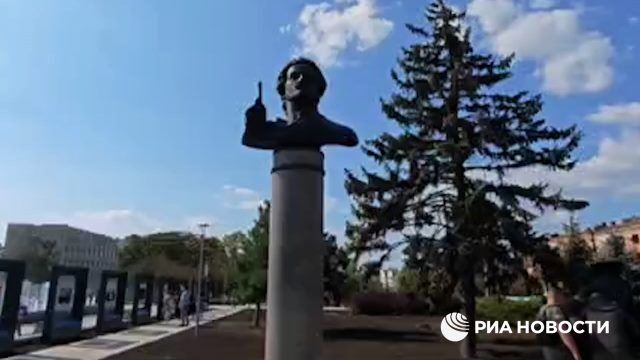 В Мариуполе открыли восстановленный памятник художнику Куинджи