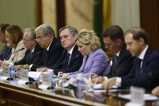 Премьер-министр РФ М. Мишустин провел заседание Совместной комиссии на уровне глав правительств России и Узбекистана