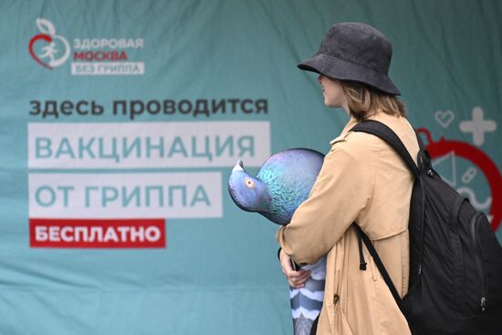 В Москве открыли мобильные пункты вакцинации от гриппа 