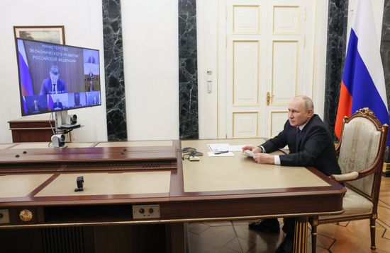 Президент РФ В. Путин провел совещание по проекту федерального бюджета
