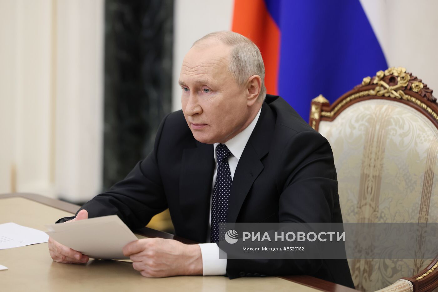 Президент РФ В. Путин провел совещание по проекту федерального бюджета
