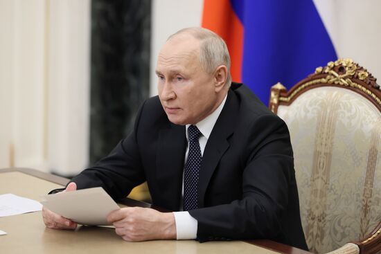 Президент РФ В. Путин провел совещание по проекту федерального бюджета
