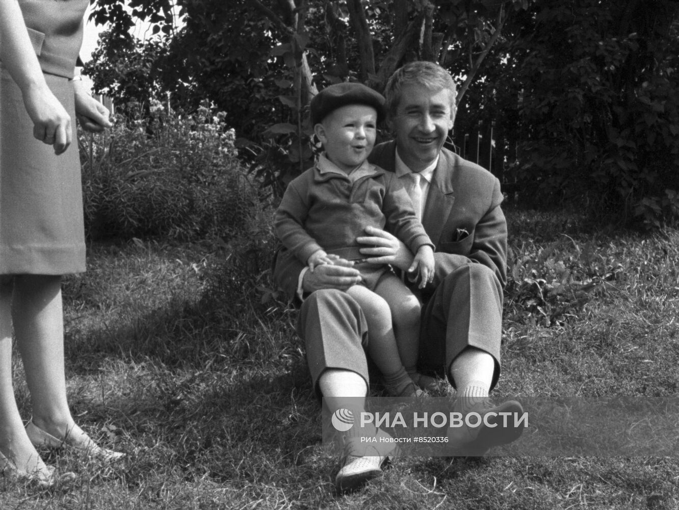 Летчик-космонавт СССР К. Феоктистов с сыном
