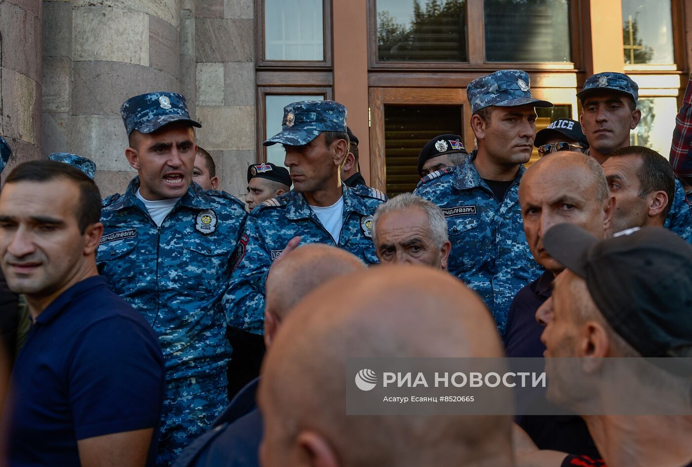Протесты в Ереване на фоне эскалации в Нагорном Карабахе
