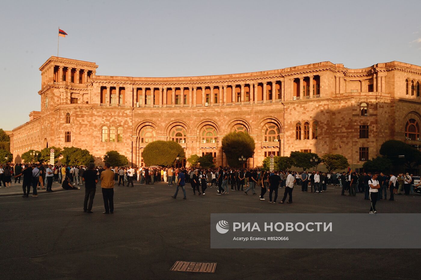 Протесты в Ереване на фоне эскалации в Нагорном Карабахе