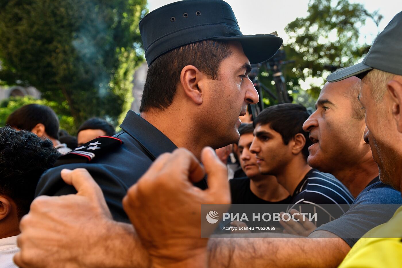 Протесты в Ереване на фоне эскалации в Нагорном Карабахе