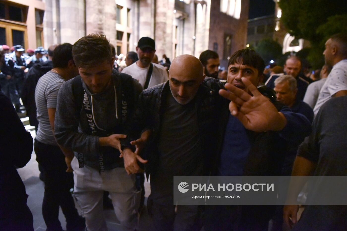 Протесты в Ереване на фоне эскалации в Нагорном Карабахе