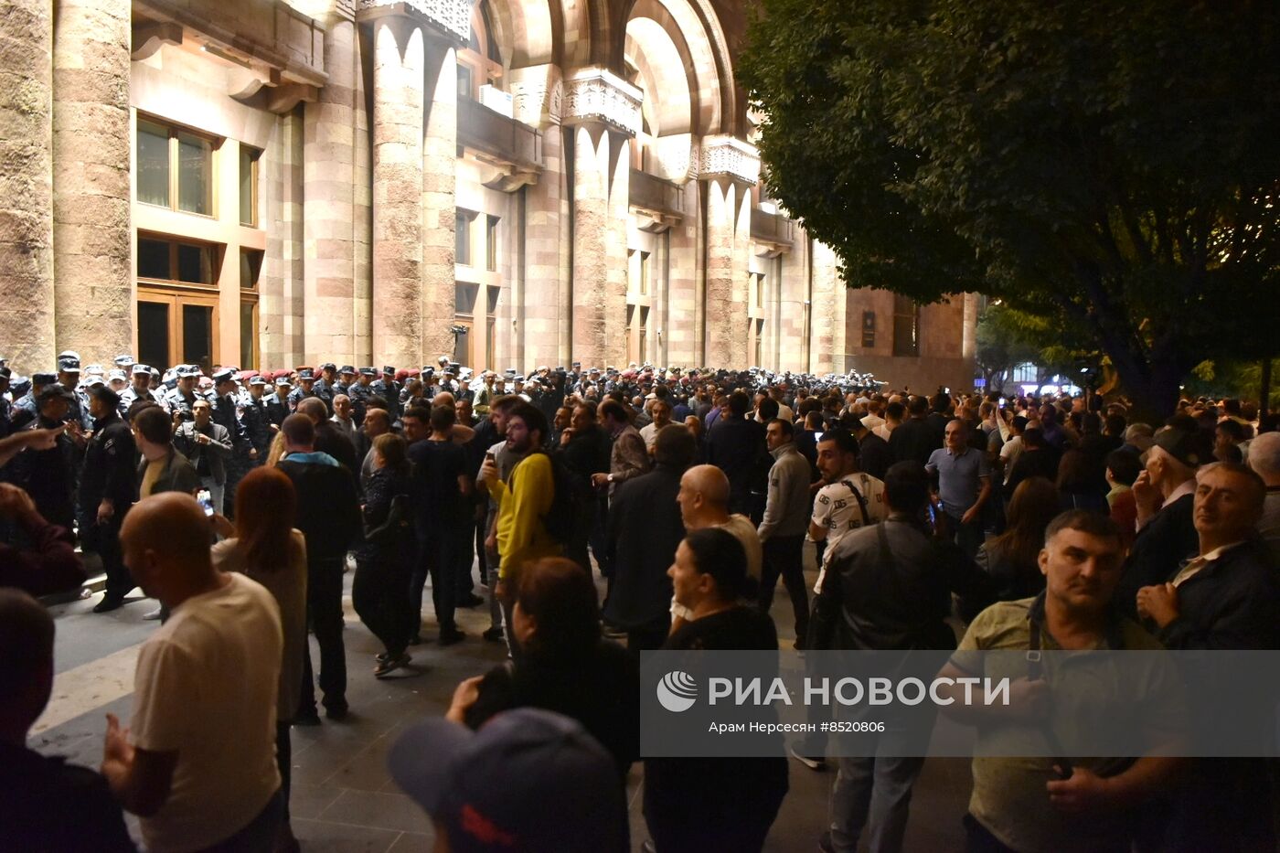 Протесты в Ереване на фоне эскалации в Нагорном Карабахе