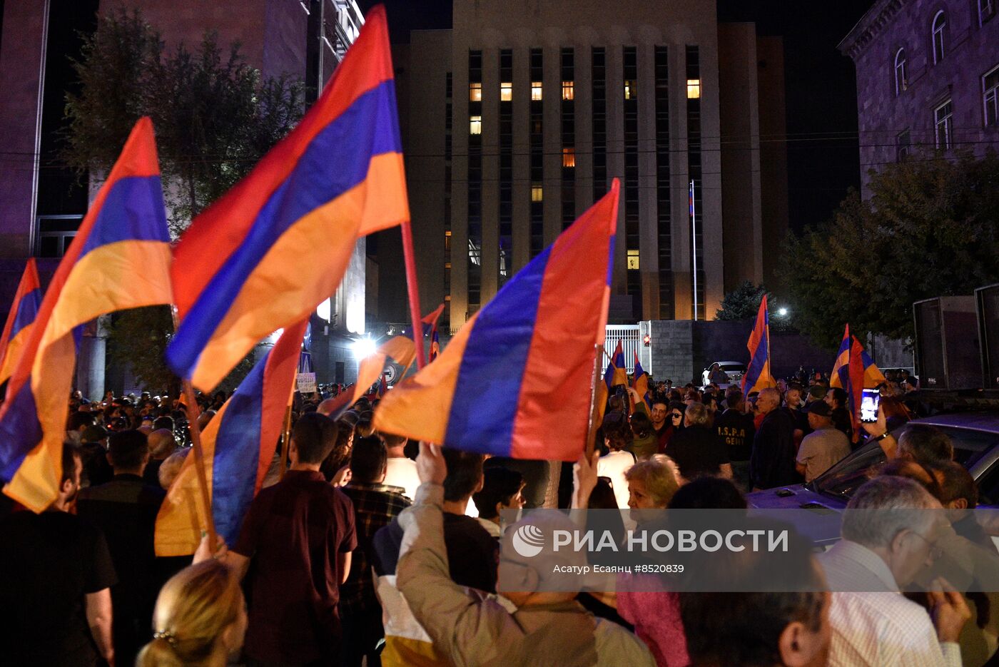 Протесты в Ереване на фоне эскалации в Нагорном Карабахе