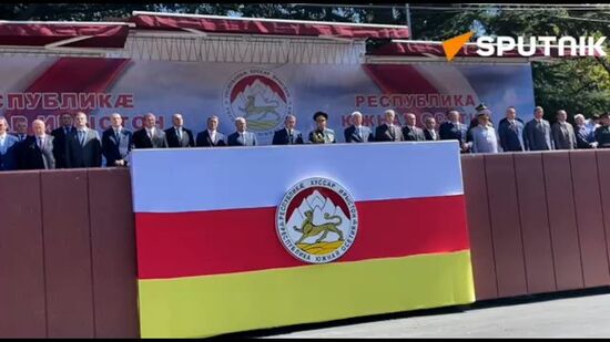 Гаглоев произнес речь на праздновании Дня Республики