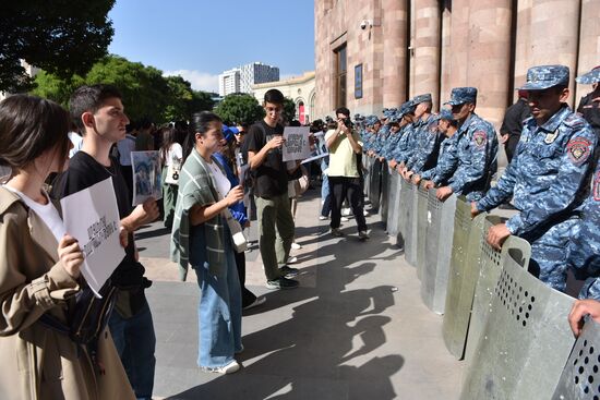 Протесты в Ереване на фоне эскалации в Нагорном Карабахе