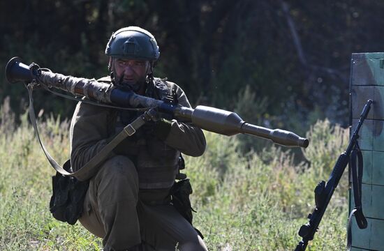 Боевое слаживание десантно-штурмового полка в ЛНР