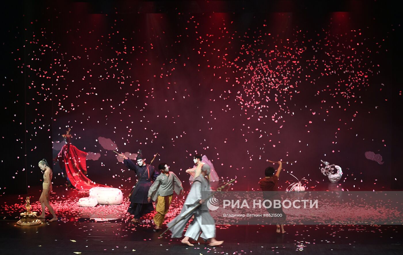 Спектакль "Чайное заклинание"