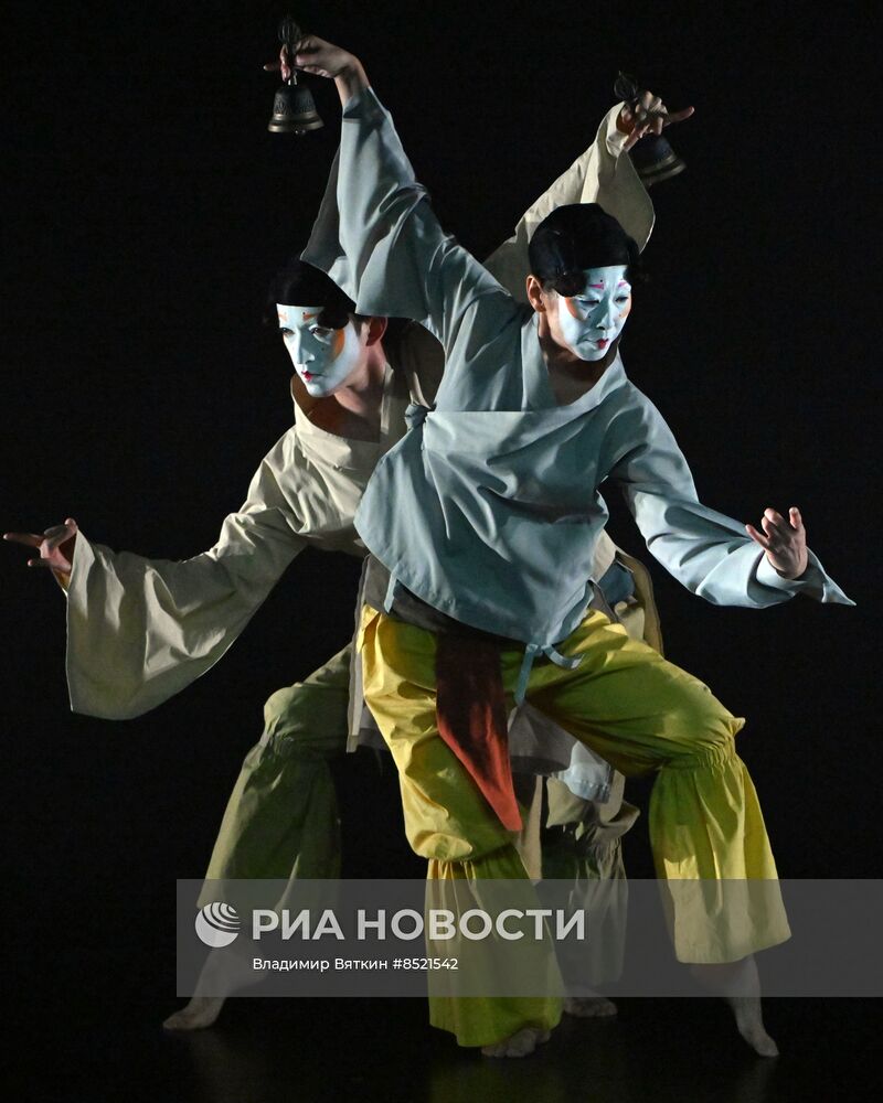 Спектакль "Чайное заклинание"
