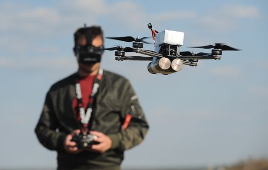 Испытания боевых дронов на аэродроме в Тамбове