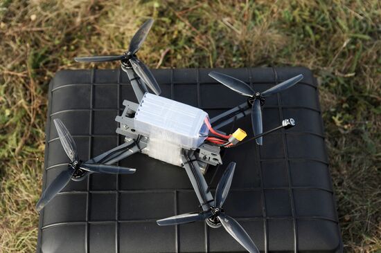 Испытания боевых дронов на аэродроме в Тамбове