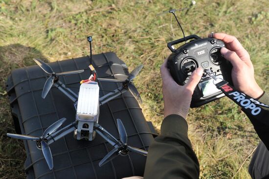 Испытания боевых дронов на аэродроме в Тамбове