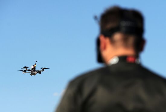 Испытания боевых дронов на аэродроме в Тамбове