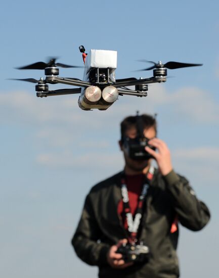 Испытания боевых дронов на аэродроме в Тамбове