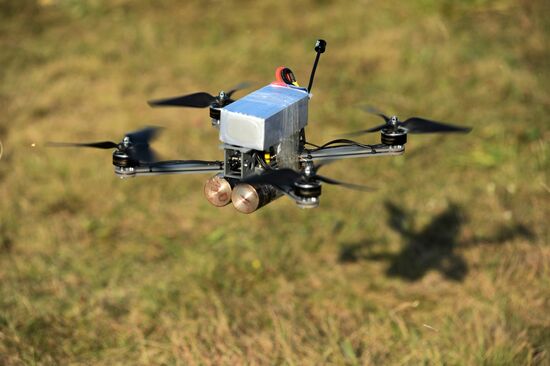 Испытания боевых дронов на аэродроме в Тамбове