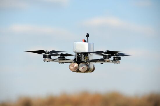 Испытания боевых дронов на аэродроме в Тамбове