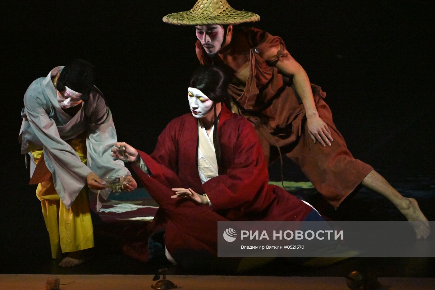 Спектакль "Чайное заклинание"