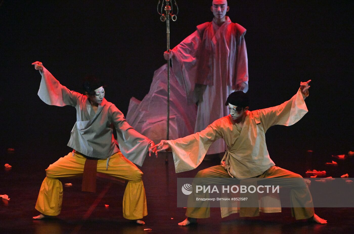 Спектакль "Чайное заклинание"