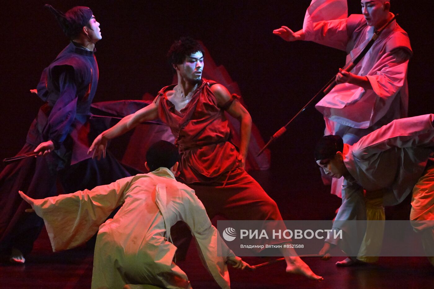 Спектакль "Чайное заклинание"
