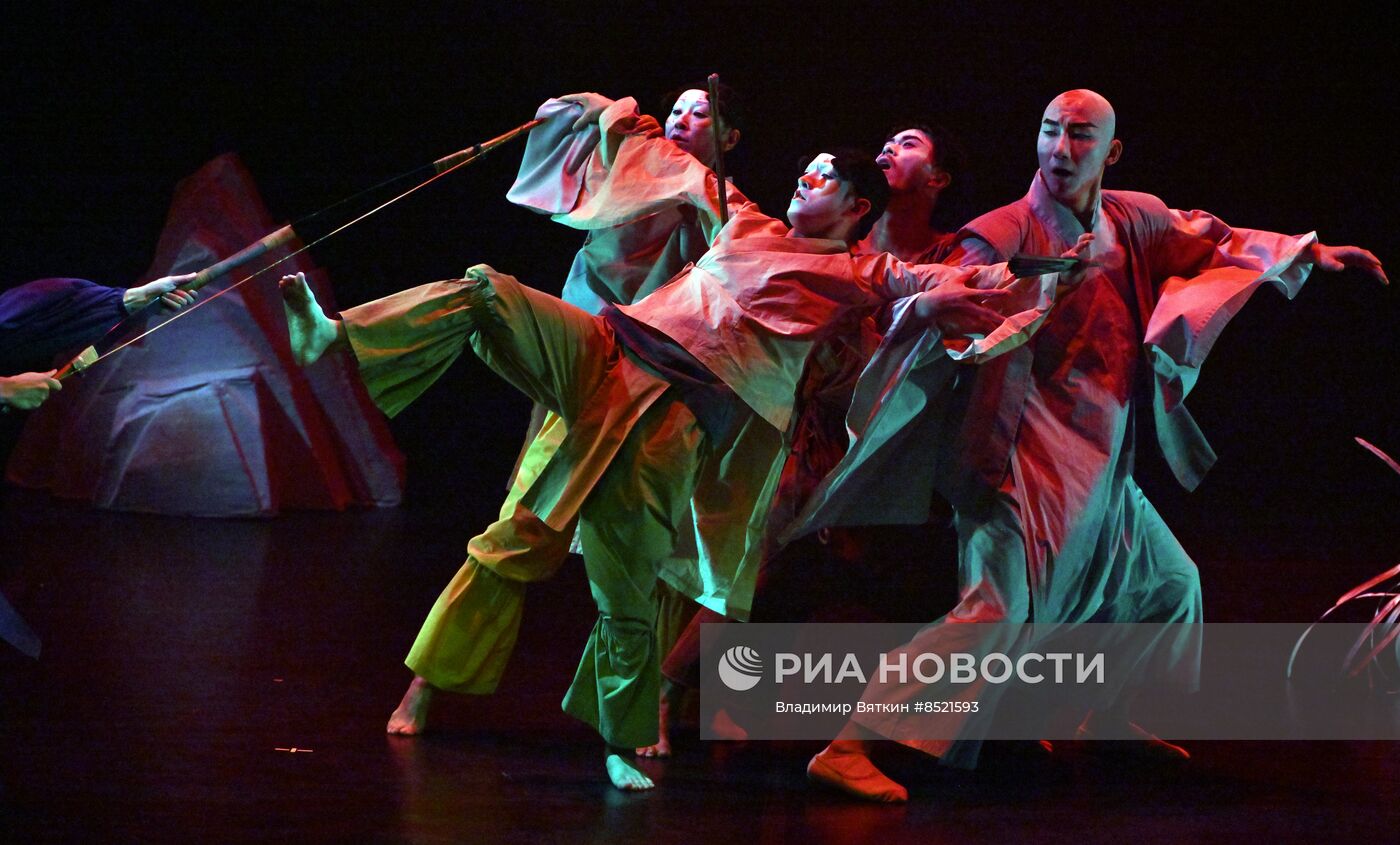 Спектакль "Чайное заклинание"